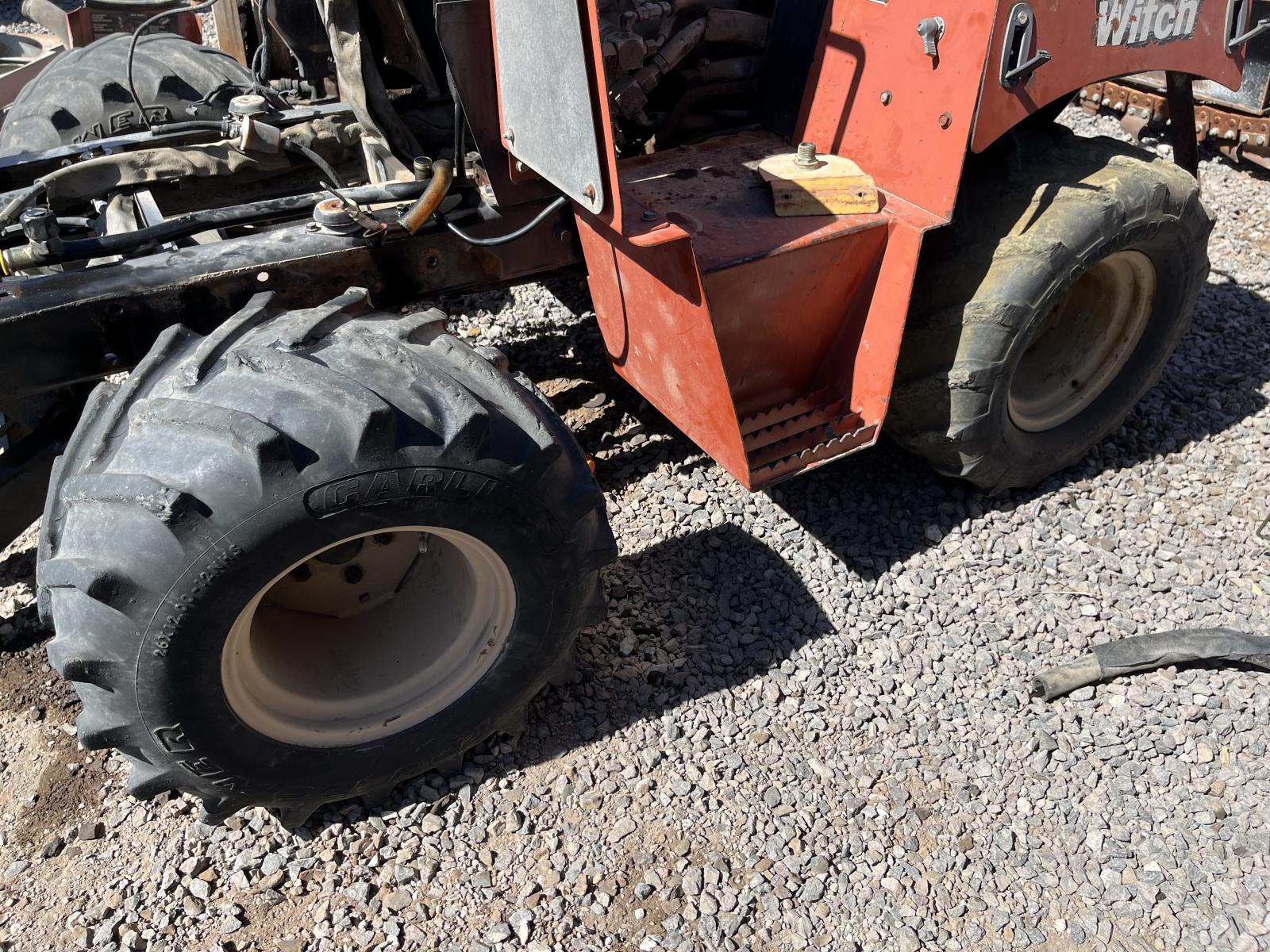 ./imagenes/INVOICE/2019/16791/ZANJADORA DITCH WITCH RT40 (26).JPG